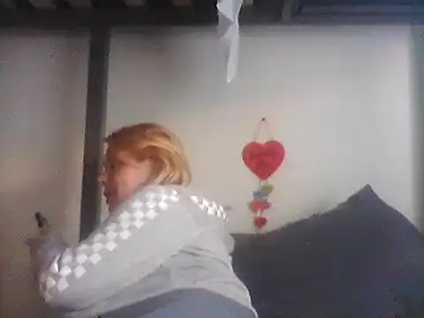 burrkitty online show from December 6, 8:40 pm