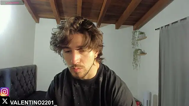 Snapshot of Valentino_Xander chatting on October 26, 12:27 am Valentino Xander online show from October 26, 12:27 am