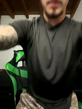 Snapshot of Valentino_Xander chatting on November 12, 12:11 am Valentino Xander online show from November 12, 12:11 am