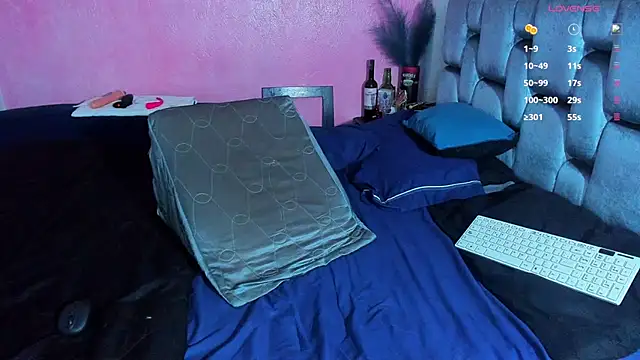 Piggy Eddy online show from March 1, 1:11 am