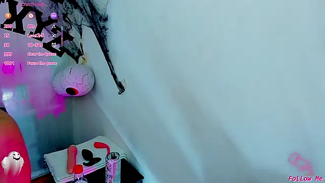 Piggy Eddy online show from November 3, 4:25 am