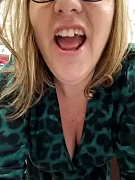 Snapshot of Mara-24 chatting on January 10, 11:18 pm Mara-24 online show from January 10, 11:18 pm