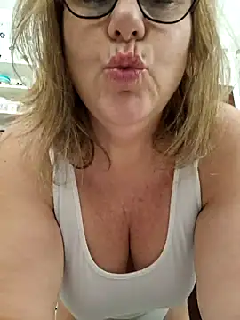 Snapshot of Mara-24 chatting on January 18, 11:33 pm Mara-24 online show from January 18, 11:33 pm