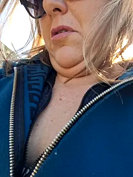 Snapshot of Mara-24 chatting on February 9, 11:04 am Mara-24 online show from February 9, 11:04 am