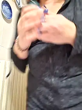 Snapshot of Mara-24 chatting on February 15, 11:58 pm Mara-24 online show from February 15, 11:58 pm