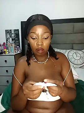 Snapshot of bigbootyboohle chatting on February 4, 6:27 pm bigbootyboohle online show from February 4, 6:27 pm