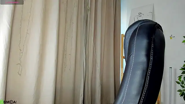 Snapshot of Nicole_Charm chatting on June 16, 11:51 pm Nicole Charm online show from June 16, 11:51 pm