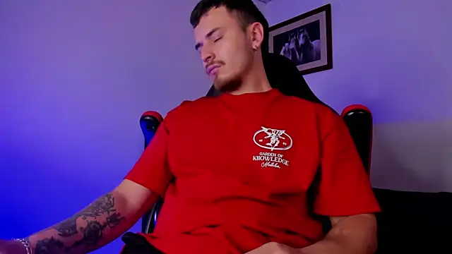 Snapshot of james_connor2 chatting on December 31, 6:46 pm james connor2 online show from December 31, 6:46 pm