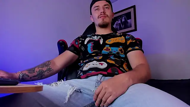 Snapshot of james_connor2 chatting on January 5, 5:41 pm james connor2 online show from January 5, 5:41 pm