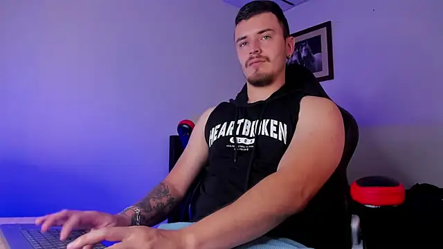 Snapshot of james_connor2 chatting on January 7, 6:24 pm james connor2 online show from January 7, 6:24 pm