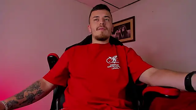 Snapshot of james_connor2 chatting on February 6, 6:56 pm james connor2 online show from February 6, 6:56 pm