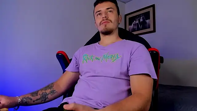 Snapshot of james_connor2 chatting on February 22, 7:03 pm james connor2 online show from February 22, 7:03 pm