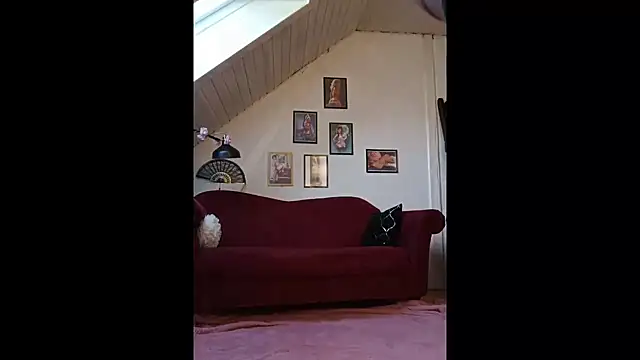 Snapshot of GinaBlonde chatting on March 6, 8:30 am GinaBlonde online show from March 6, 8:30 am