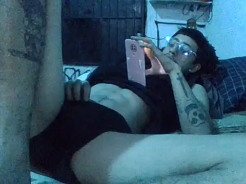 Snapshot of Gibbzmx chatting on October 19, 4:46 am Gibbzmx online show from October 19, 4:46 am