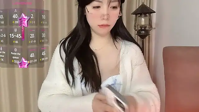 NickiBloom online show from December 28, 2:10 pm