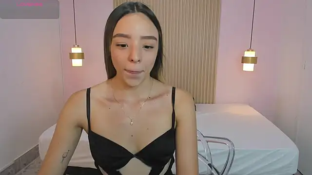 Snapshot of AliceRoss0 chatting on May 6, 8:14 pm AliceRoss0 online show from May 6, 8:14 pm