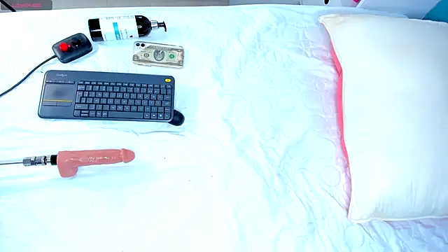 CintiaVega online show from February 3, 2:45 pm