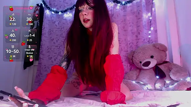 Snapshot of Alicedangerrr chatting on December 6, 2:13 am Alicedangerrr online show from December 6, 2:13 am