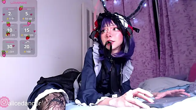 Snapshot of Alicedangerrr chatting on December 24, 3:05 am Alicedangerrr online show from December 24, 3:05 am