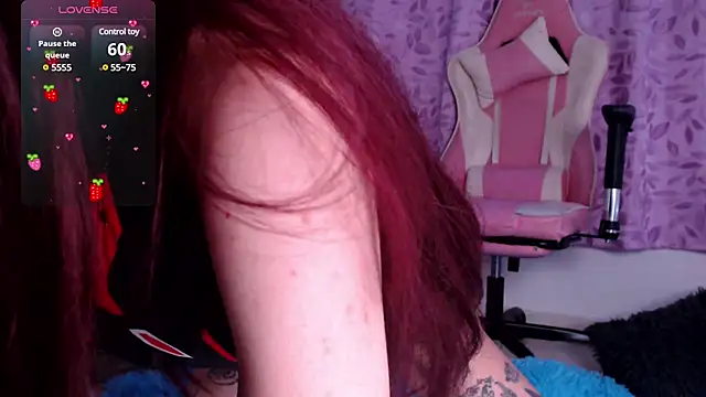 Snapshot of Alicedangerrr chatting on January 31, 12:39 am Alicedangerrr online show from January 31, 12:39 am