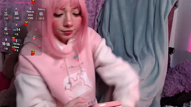 Snapshot of Alicedangerrr chatting on February 12, 12:27 am Alicedangerrr online show from February 12, 12:27 am