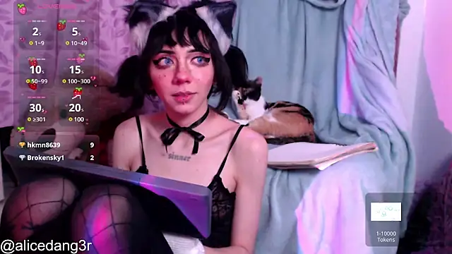 Snapshot of Alicedangerrr chatting on February 13, 7:24 am Alicedangerrr online show from February 13, 7:24 am