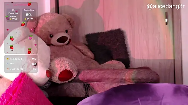 Snapshot of Alicedangerrr chatting on March 23, 6:47 am Alicedangerrr online show from March 23, 6:47 am