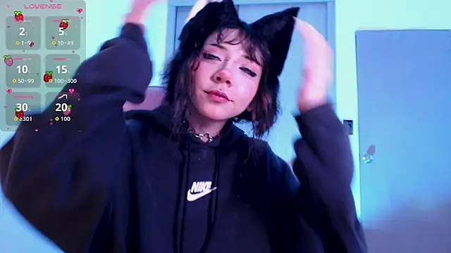 Snapshot of Alicedangerrr chatting on October 7, 2:31 am Alicedangerrr online show from October 7, 2:31 am