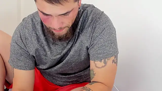 Snapshot of Beard_xox chatting on November 19, 8:31 pm Beard xox online show from November 19, 8:31 pm