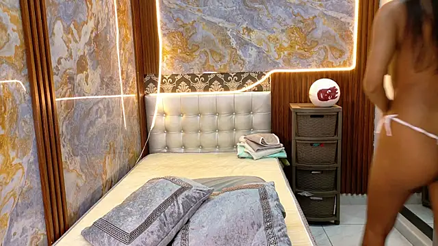 Snapshot of _Jessi29_ chatting on November 9, 9:13 pm Jessi29 online show from November 9, 9:13 pm