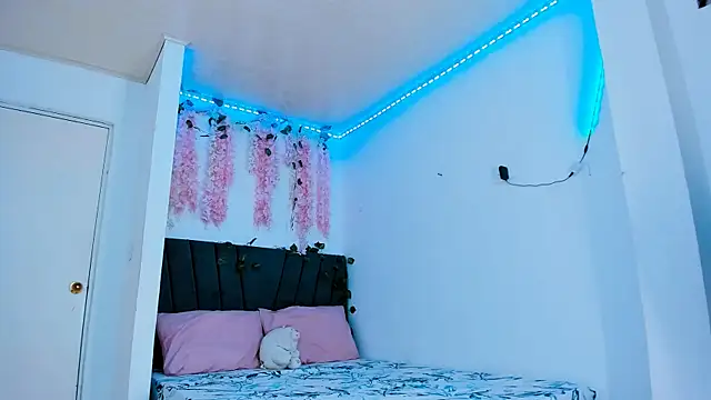 Snapshot of alexaryderr chatting on December 23, 1:47 am alexaryderr online show from December 23, 1:47 am