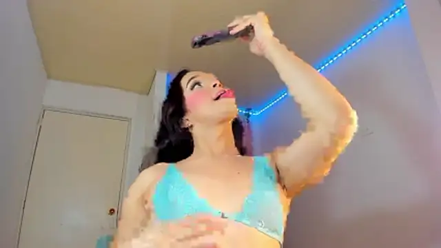 Snapshot of alexaryderr chatting on January 17, 3:33 am alexaryderr online show from January 17, 3:33 am