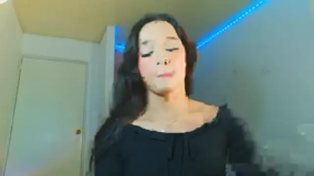 Snapshot of alexaryderr chatting on February 6, 2:27 am alexaryderr online show from February 6, 2:27 am