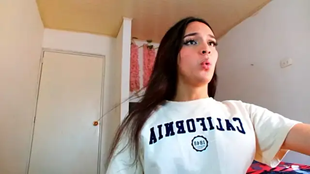 Snapshot of alexaryderr chatting on February 22, 8:51 pm alexaryderr online show from February 22, 8:51 pm