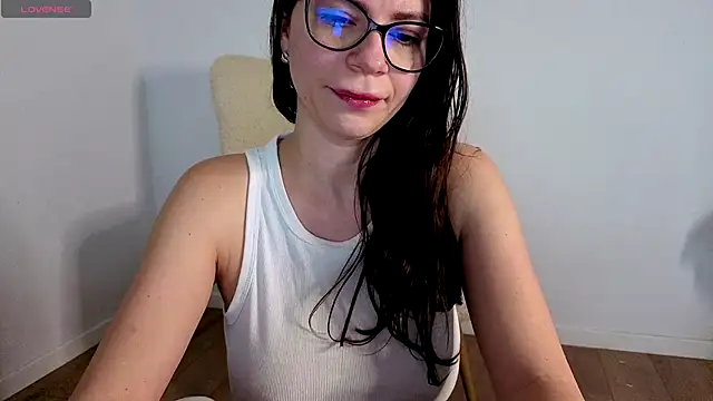 Jullyenn3 online show from November 22, 9:30 am