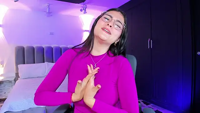 Snapshot of TifanyWhite_ chatting on December 24, 12:11 am TifanyWhite online show from December 24, 12:11 am