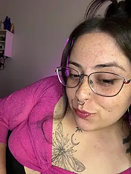 Snapshot of Mizztikaa chatting on March 13, 3:44 am Mizztikaa online show from March 13, 3:44 am