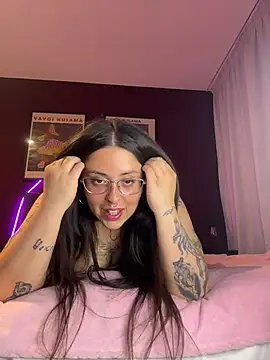 Snapshot of Mizztikaa chatting on November 5, 11:16 pm Mizztikaa online show from November 5, 11:16 pm