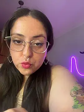 Snapshot of Mizztikaa chatting on November 12, 5:57 pm Mizztikaa online show from November 12, 5:57 pm