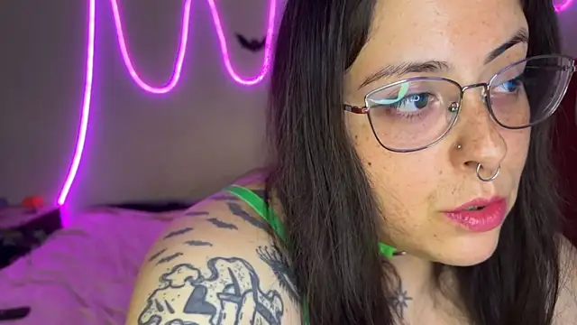 Snapshot of Mizztikaa chatting on November 25, 9:26 pm Mizztikaa online show from November 25, 9:26 pm