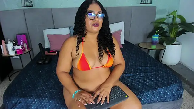 Annie-Wolf online show from November 8, 8:51 pm