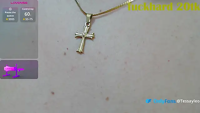 Snapshot of leoytessa_10 chatting on December 23, 6:00 am leoytessa 10 online show from December 23, 6:00 am