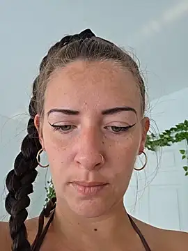 Sapphir3xoxo online show from June 18, 12:53 pm