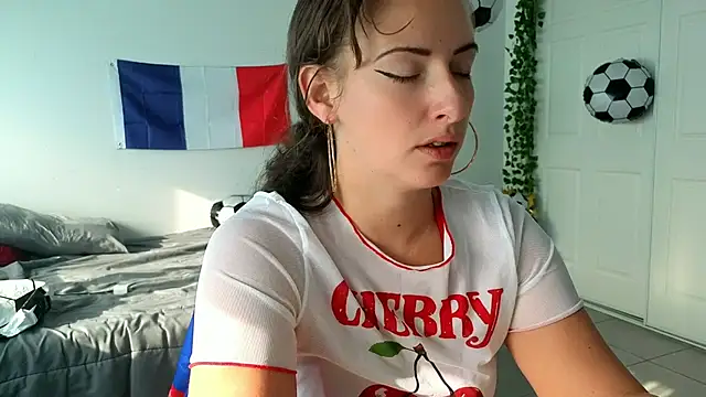Sapphir3xoxo online show from June 25, 12:31 pm