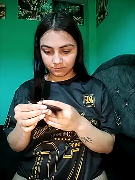 Snapshot of Nahiara_velez chatting on May 6, 10:59 pm Nahiara velez online show from May 6, 10:59 pm
