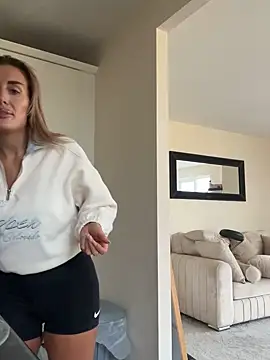 Snapshot of UKSYDNEYFOX chatting on February 26, 2:14 pm UKSYDNEYFOX online show from February 26, 2:14 pm