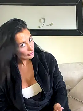 Snapshot of UKSYDNEYFOX chatting on September 17, 1:35 pm UKSYDNEYFOX online show from September 17, 1:35 pm