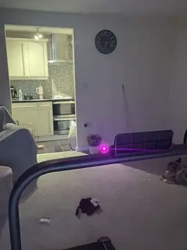 Snapshot of UKSYDNEYFOX chatting on October 21, 6:14 am UKSYDNEYFOX online show from October 21, 6:14 am