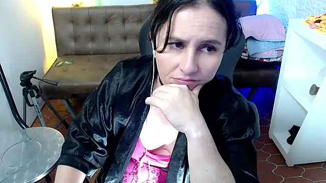 victoria jones online show from March 12, 4:35 pm