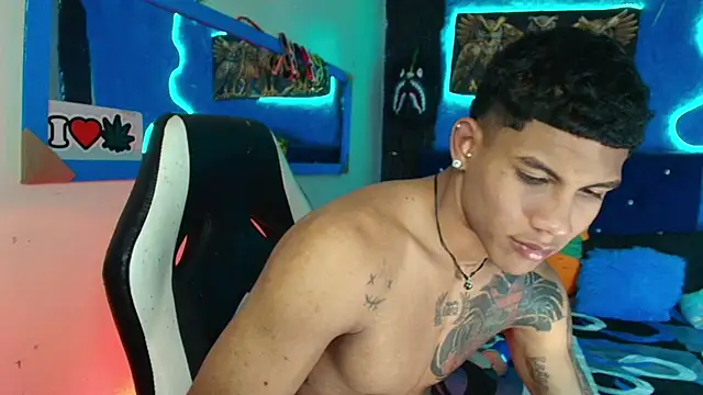 Snapshot of Damian_latinxxx chatting on January 28, 8:36 am Damian latinxxx online show from January 28, 8:36 am